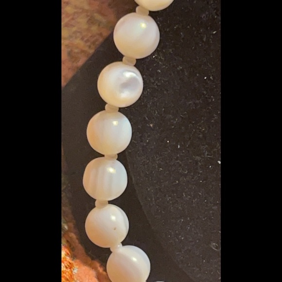 Vintage Mother of Pearl MOP Bead Necklace with Brass Barrel Clasp - Picture 13 of 16